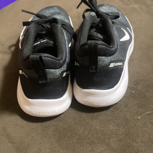 Nike flex experience 8 black runners - Picture 2 of 6